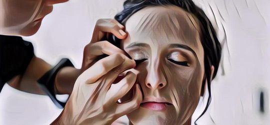 Setelah Extension Bulu Mata, Wanita Ini Mengalami Bengkak di Mata: Bukannya Jadi Cantik Malah Alergi