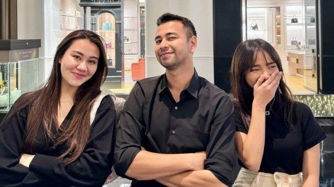 Raffi Ahmad Dudukkan Fuji dan Aaliyah Bersama