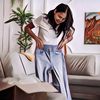 Ternyata, Begini Tips Pakai Celana Jeans yang Kekecilan Supaya Gak Terbuang