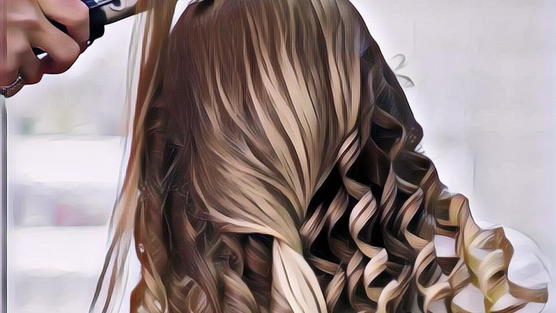 Seorang Wanita Ngide Pakai Pasta Buat Ngeritingin Rambut, Hasilnya Begini