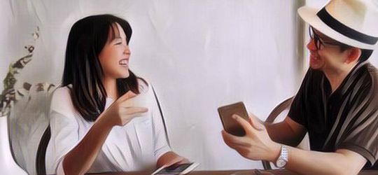 Biar Hubungan Selalu Harmonis, Begini 4 Cara Bikin Obrolan Seru dengan Pasangan