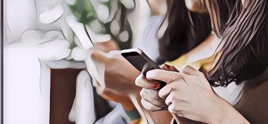 Duh, Para Selebritis Ini Malah Kecanduan Main Media Sosial Nih