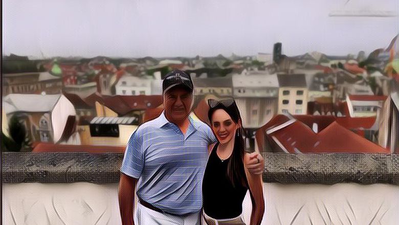 Cheerleader Ini Jadi Sorotan Usai Berpacaran dengan Coach yang Usianya 49 Tahun Lebih Tua