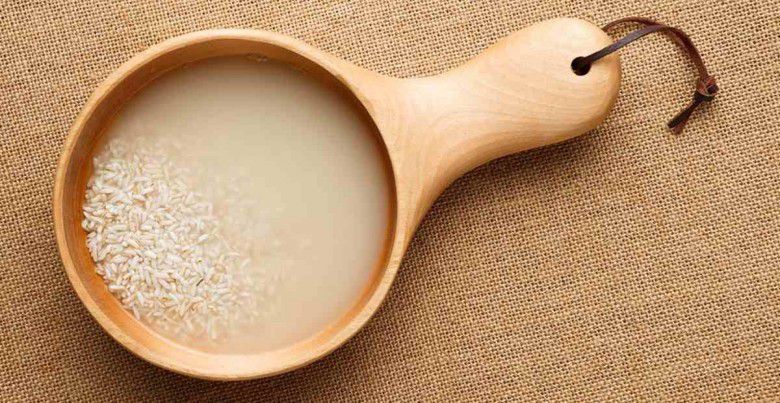 1. Mengencangkan Kulit dengan Air Beras