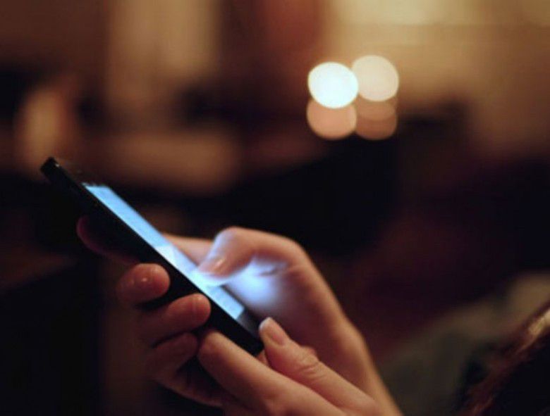 3. Sesuaikan Pengaturan Cahaya Pada Layar Gadget