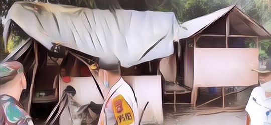 Seorang Kakek 70 Tahun Tinggal Di Gubuk Reyot dan Terbuka Karena Rumah Anaknya Penuh