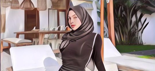 Geger Ada Wanita yang Diduga Mirip Oklin Fia dengan Pakaian Terbuka di Sebuah Hotel