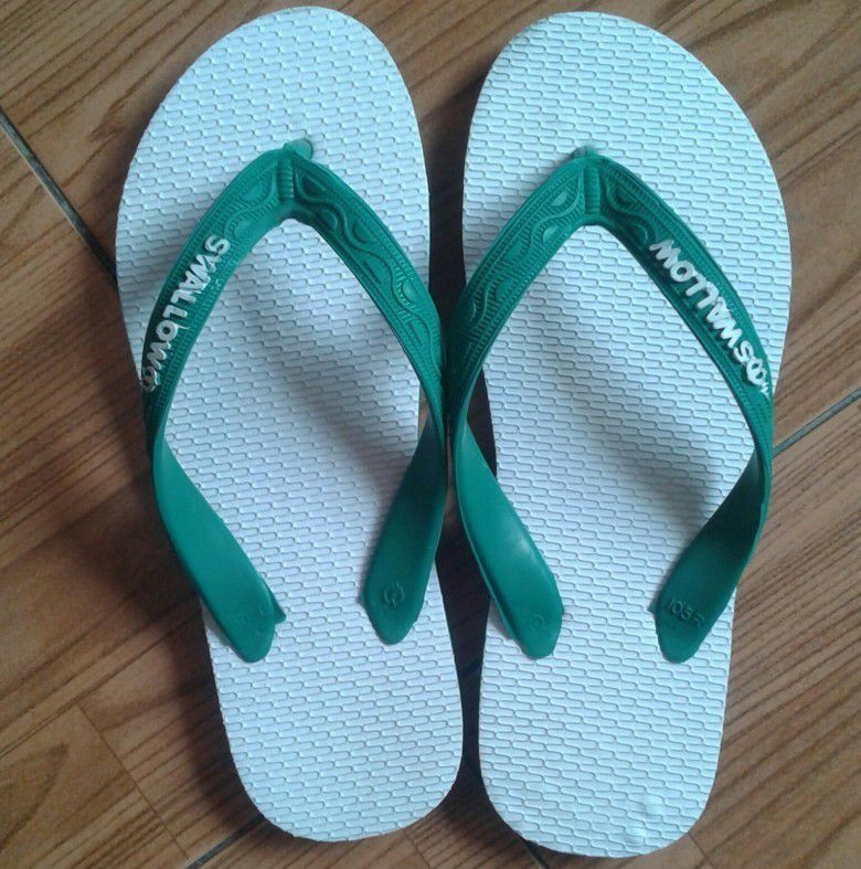8. Sandal Jepit