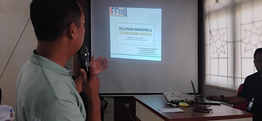 UBSI Dorong Kader Fatayat NU Benda Perkuat Branding Produk Melalui Pelatihan Desain Visual