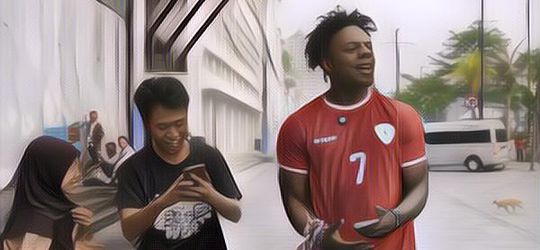 Datang ke Pasar Baru Pakai Batik, YouTuber Amerika Serikat "IShowSpeed" Diserbu Penggemar