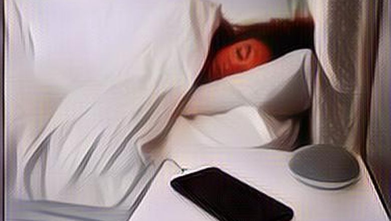 BAHAYA! Mulai Sekarang Jangan Charge Ponsel di Dekat Kepalamu Saat Tidur