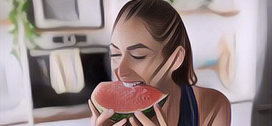 Ini Dia  4 Jenis Makanan dan Minuman yang Sebaiknya Tidak Dikonsumsi Bersamaan dengan Semangka