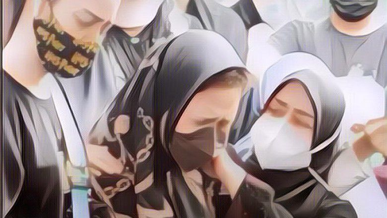 Air Mata Chintami Atmanegara di Pemakaman, Kuatkan Hati Istri Oddie Agam