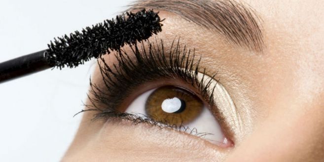 5. Tambahkan Maskara