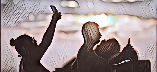 Selfie Lebih Berbahaya dari Ikan Hiu, Ungkap Data Statistik