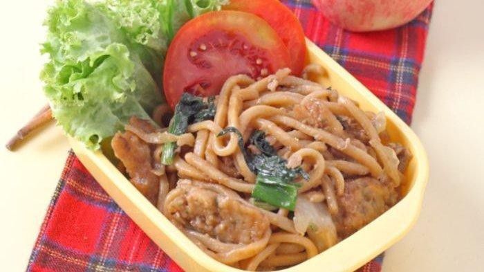 3. Mie Goreng Ayam Gimbal