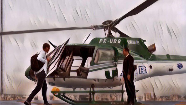 Naik Helikopter ke Kampus, Orang Tua Ini Cuma Nganterin Tas Anaknya Doang