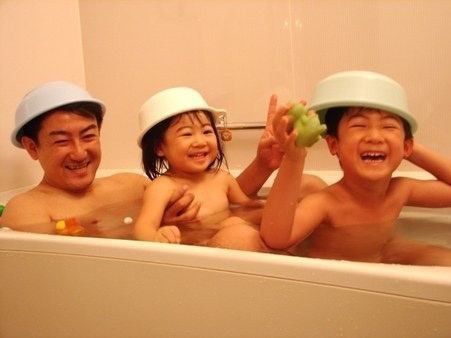 2. Mandi dengan air panas berdasarkan status