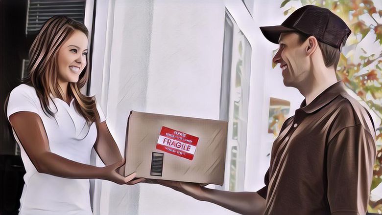 Kisah Cinta Kurir dan Konsumen, Jatuh Cinta Saat Antar Barang Pertama Kalinya